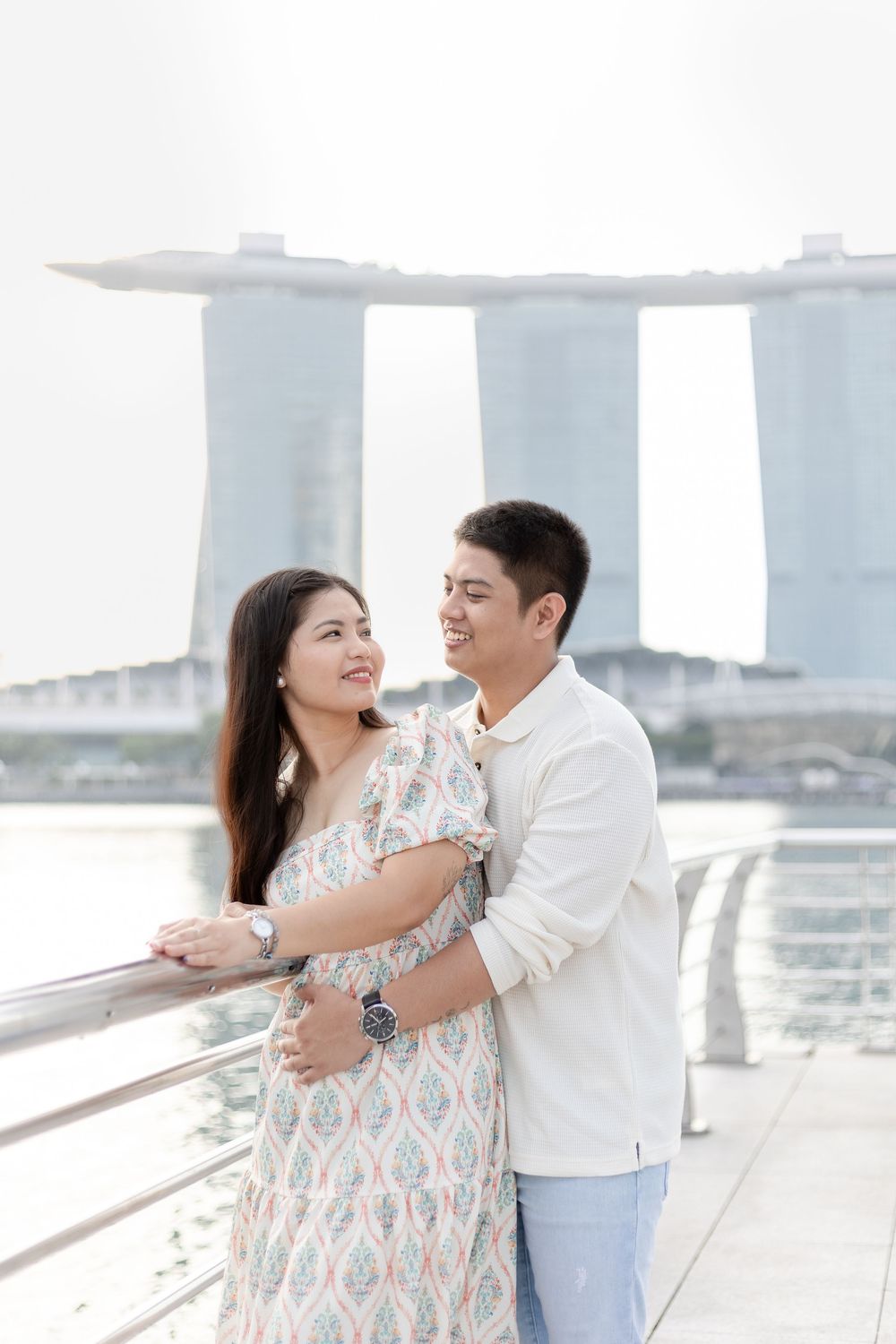 romantic sunrise pre-wedding photos of filipino couple in singapore Merlion park