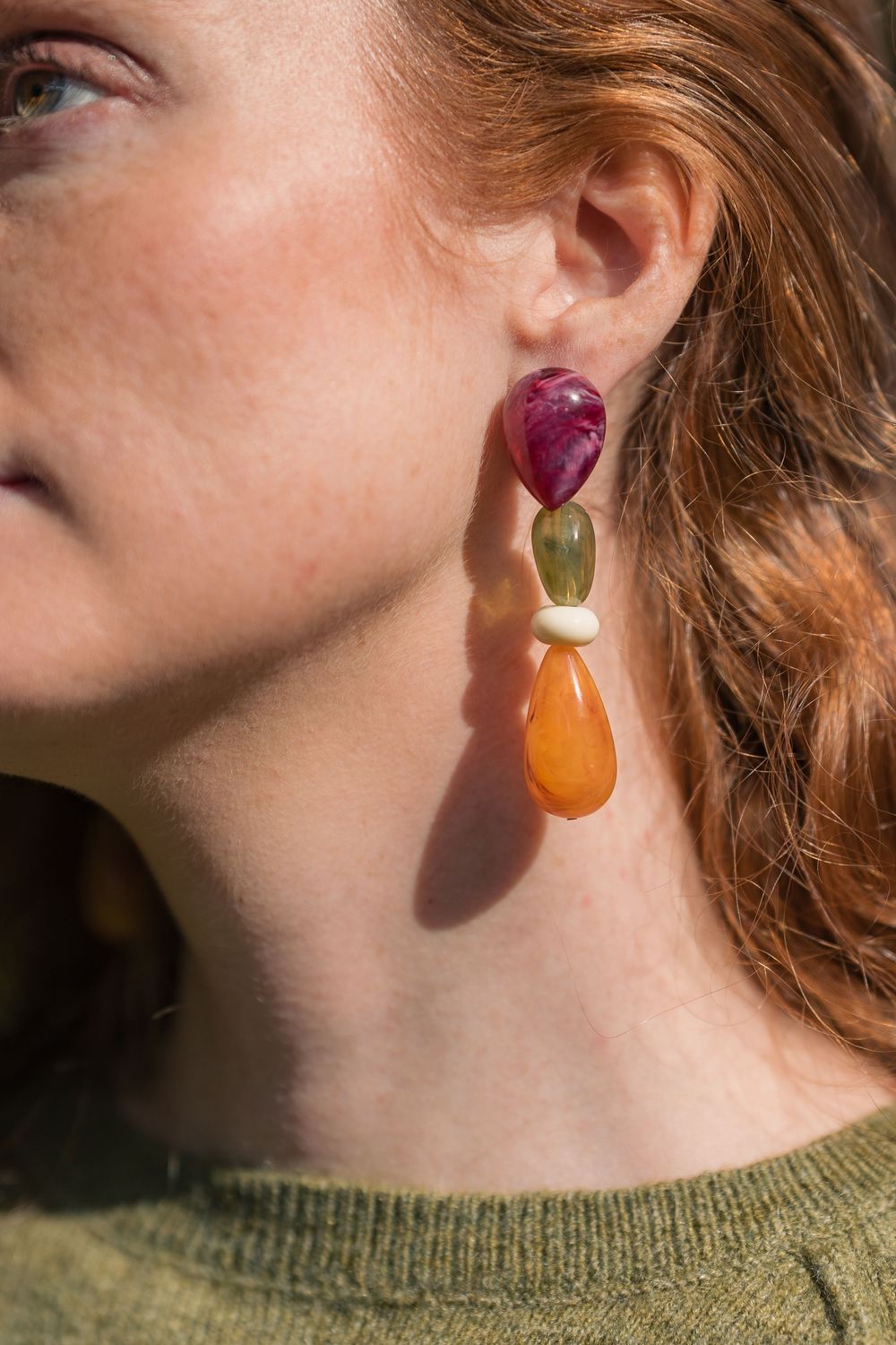 Zoom sur une paire de d'oreilles tendance