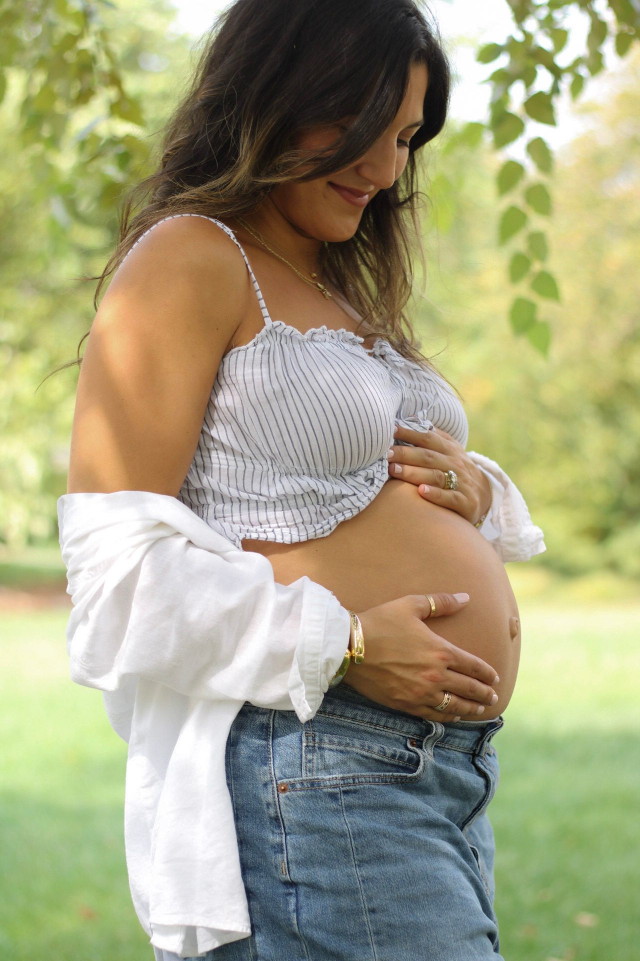 Outdoor maternity photo