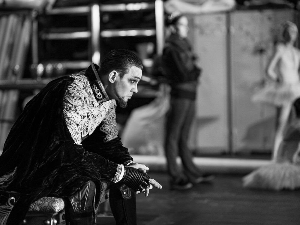backstage photography, behind the scenes photography, dance backstage, theatre backstage photography, rehearsal photography, performing arts
