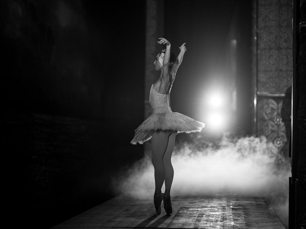 backstage photography, behind the scenes photography, dance backstage, theatre backstage photography, rehearsal photography, performing arts