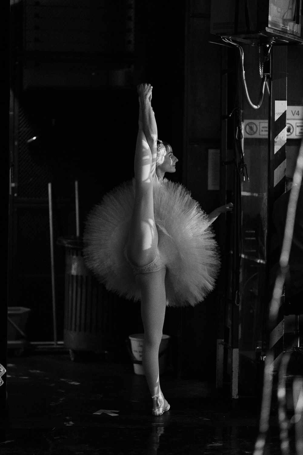 backstage photography, behind the scenes photography, dance backstage, theatre backstage photography, rehearsal photography, performing arts