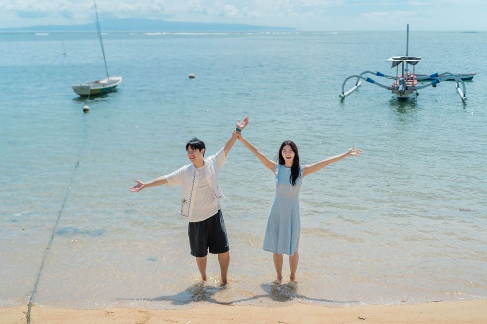 Romantic couple photoshoot with beach background at Bali