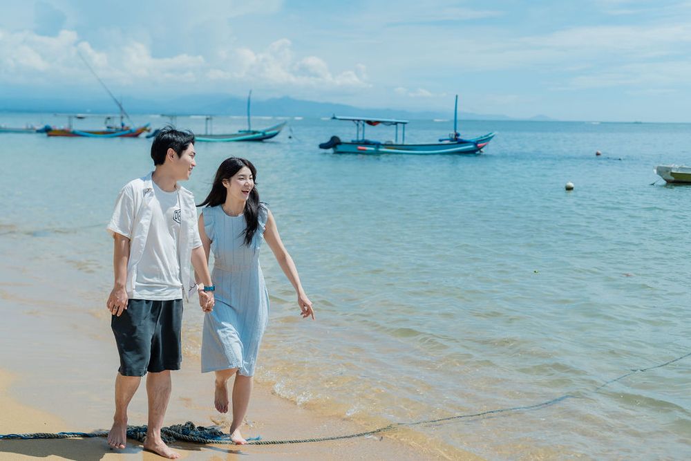 Bali couple photoshoot with beach background