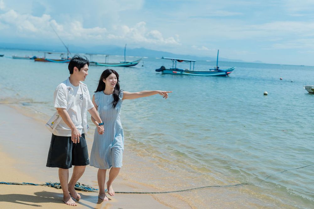 Bali couple photoshoot with beach background
