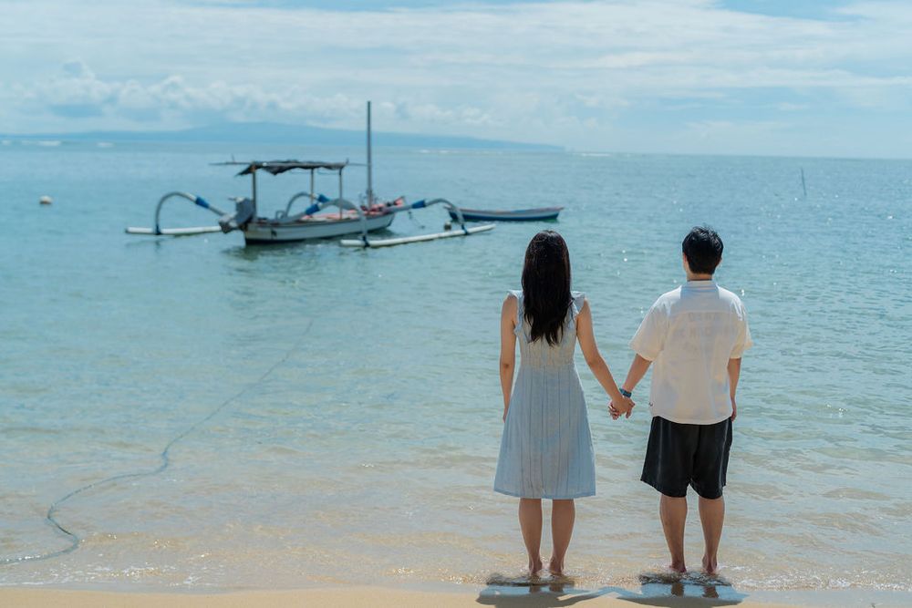 Bali couple photoshoot with beach background