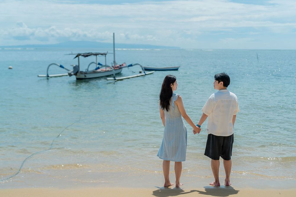 Bali couple photoshoot with beach background