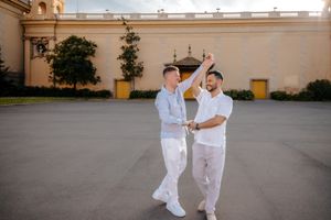 Surprise proposal for same-sex couple at Montjuïc fountain