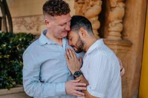 Same-sex couple exchanging rings in Montjuïc gardens