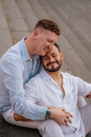 Romantic same-sex engagement photography at Montjuïc Castle, Barcelona