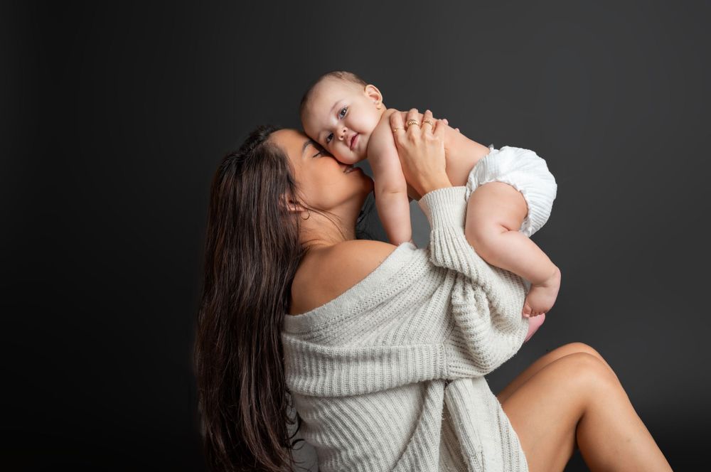 Motherhood photographer near me, family photographer, Jax photographer, Jacksonville photo studio