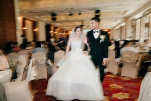 渴望影像｜專業經營的台灣婚禮攝影團隊，服務高雄、台南、台中、台北、新北及全台新人，擅長美式戶外婚禮、證婚儀式與自然時尚婚禮紀實，以明亮自然的光感、細膩構圖與真實情感，完整記錄婚禮準備、儀式與宴會中的每個動人時刻，並提供紐西蘭海外婚禮、海外婚紗與旅拍服務。