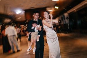 渴望影像｜專業經營的台灣婚禮攝影團隊，服務高雄、台南、台中、台北、新北及全台新人，擅長美式戶外婚禮、證婚儀式與自然時尚婚禮紀實，以明亮自然的光感、細膩構圖與真實情感，完整記錄婚禮準備、儀式與宴會中的每個動人時刻，並提供紐西蘭海外婚禮、海外婚紗與旅拍服務。