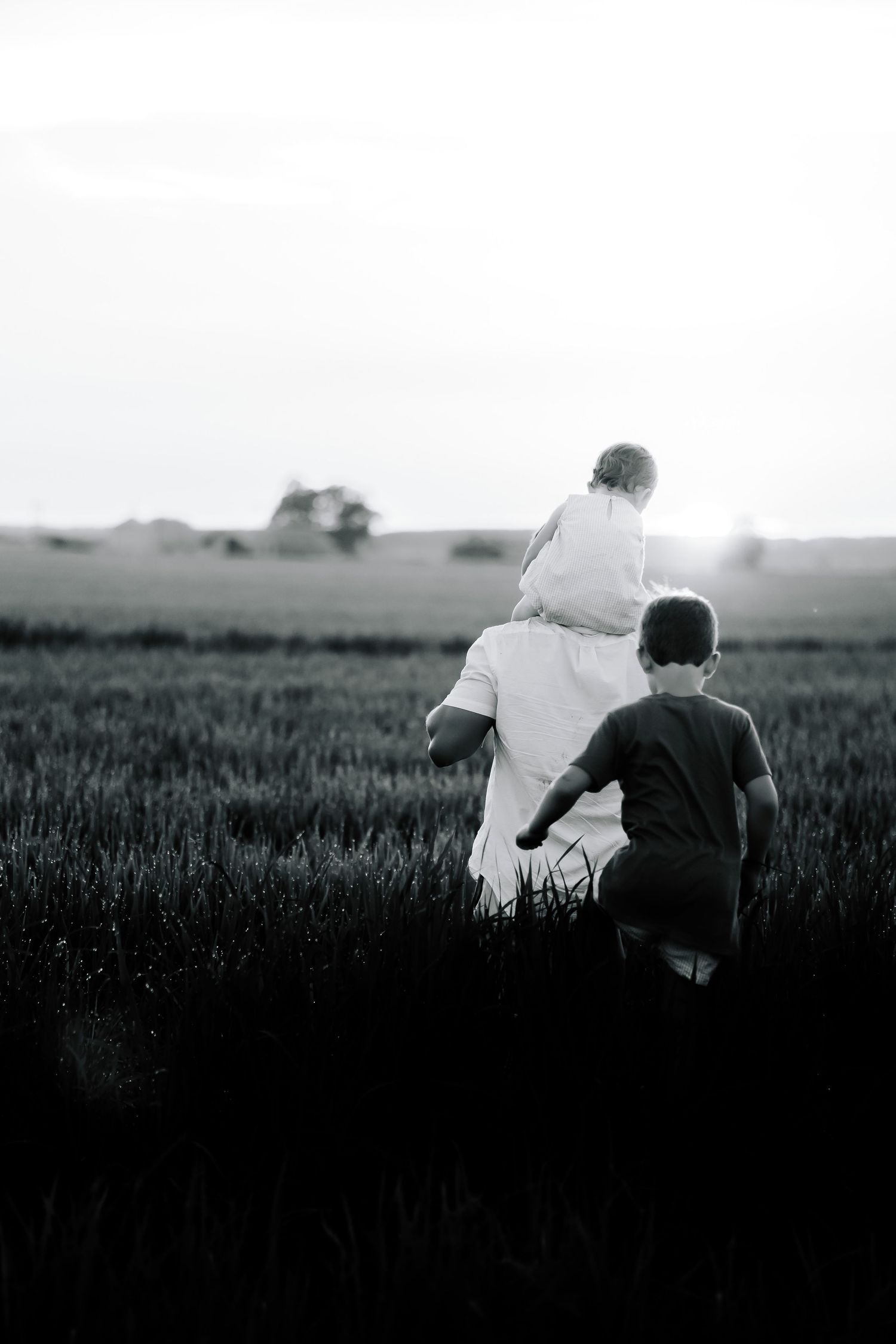 Dad and sons photo session in Lonoke County.

storytelling family photographer Central Arkansas