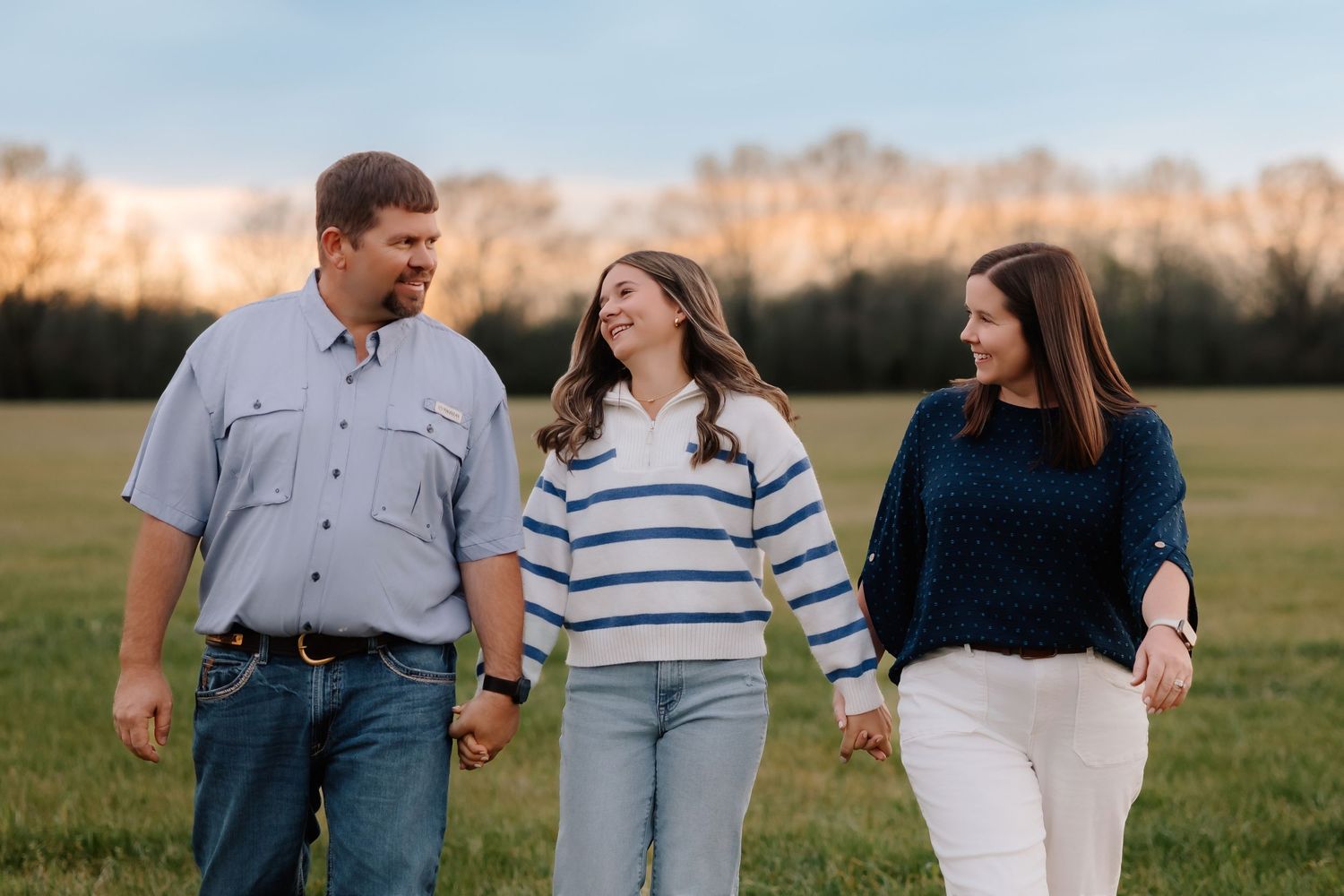 playful family session in Lonoke County Arkansas

natural family photography Central Arkansas