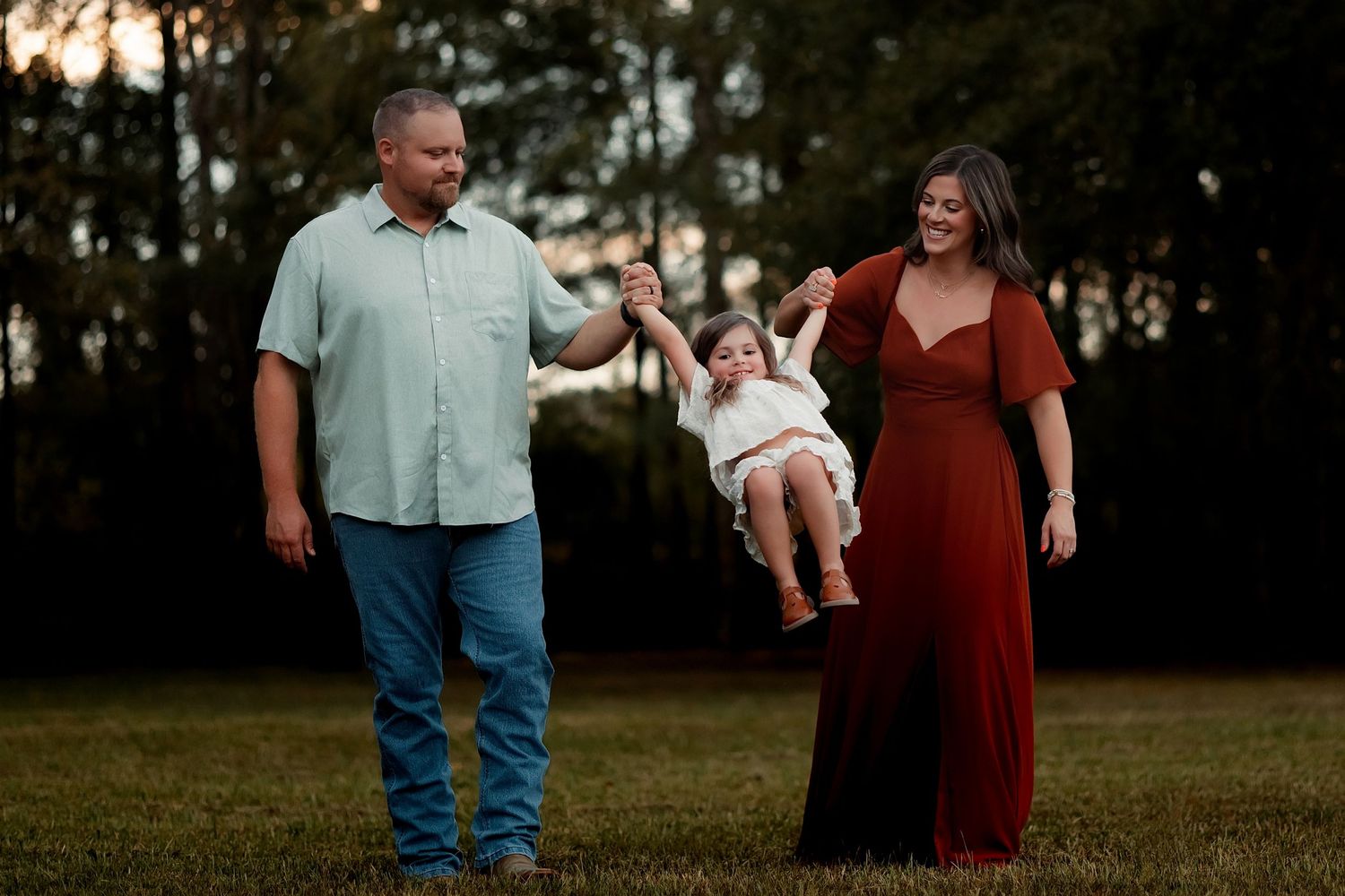 Beebe Arkansas Family pictures in Jacksonville, Arkansas- parents swinging girl as they walk