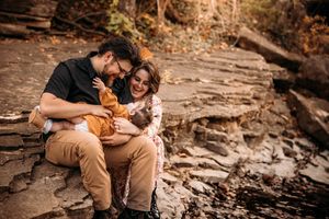 Lifestyle photographer L.Ballenger Photography captures a dad and toddler playing on Ozark rock formations.