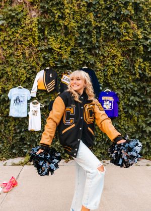Creative luxury candid high school senior photo photography in Des Moines, Iowa.