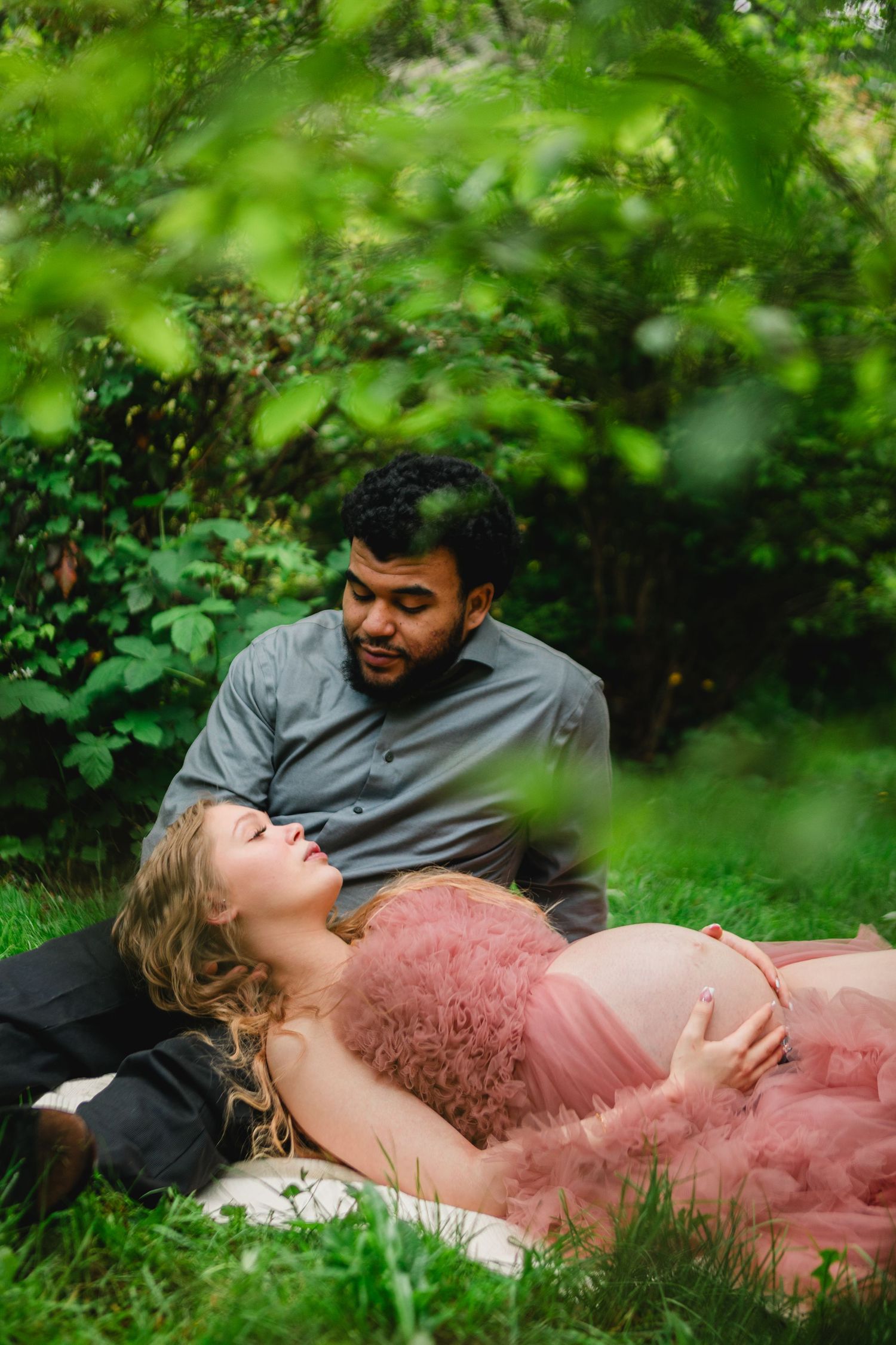 Maternity, photography, photoshoot, pregnancy, baby bump, expecting, mom to be, motherhood, announcement, young love