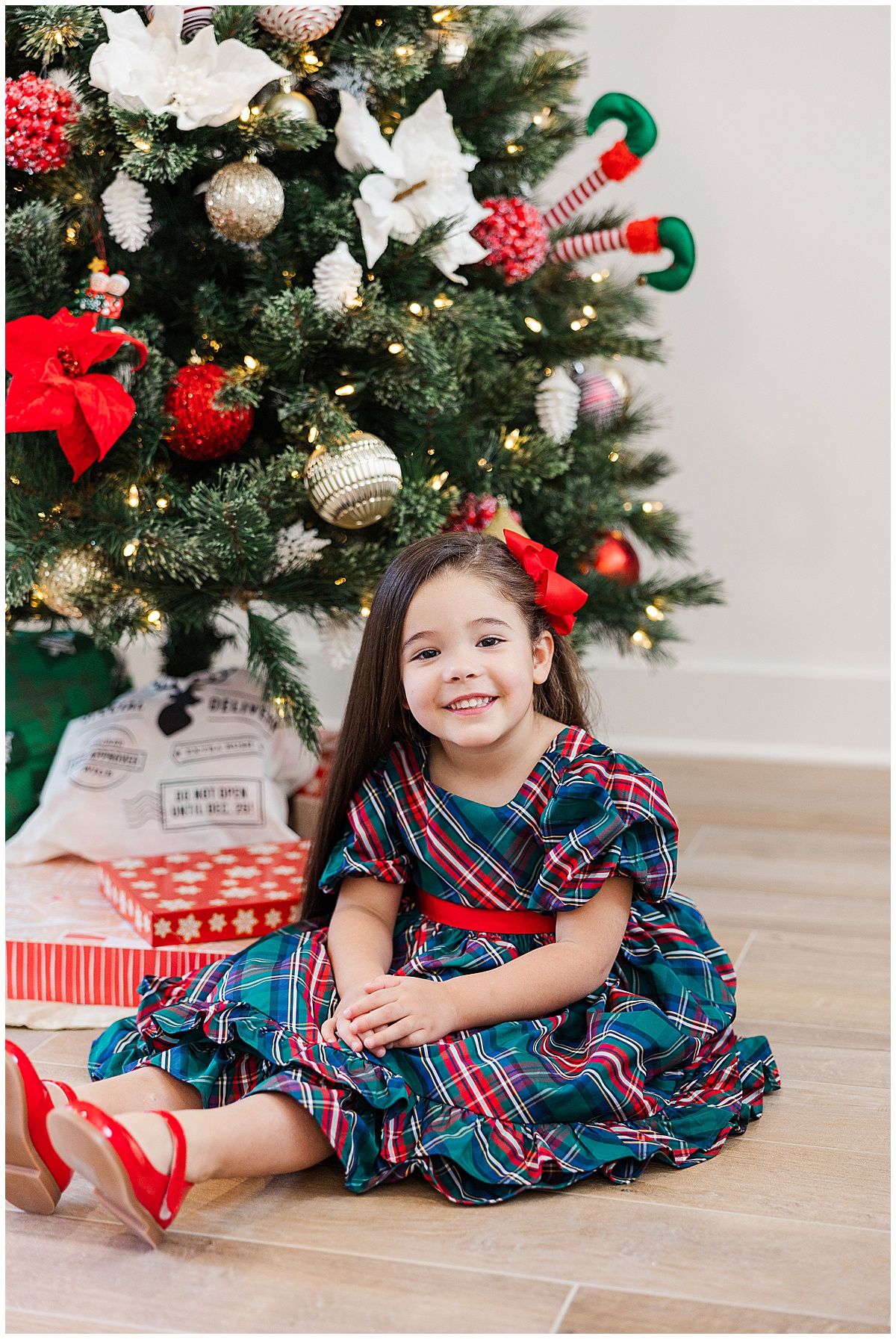 Smith family Christmas portrait during an in-home family photography session in Shreveport Louisiana