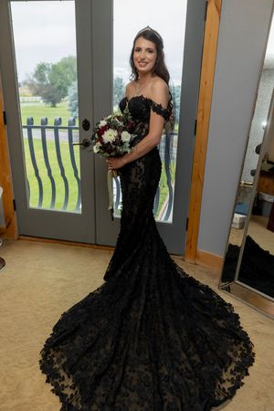 Milestones Studios LLC, Milestones Portraits wedding photography, Castle Gardens Kuna, Idaho bridal image bride wearing black gown
