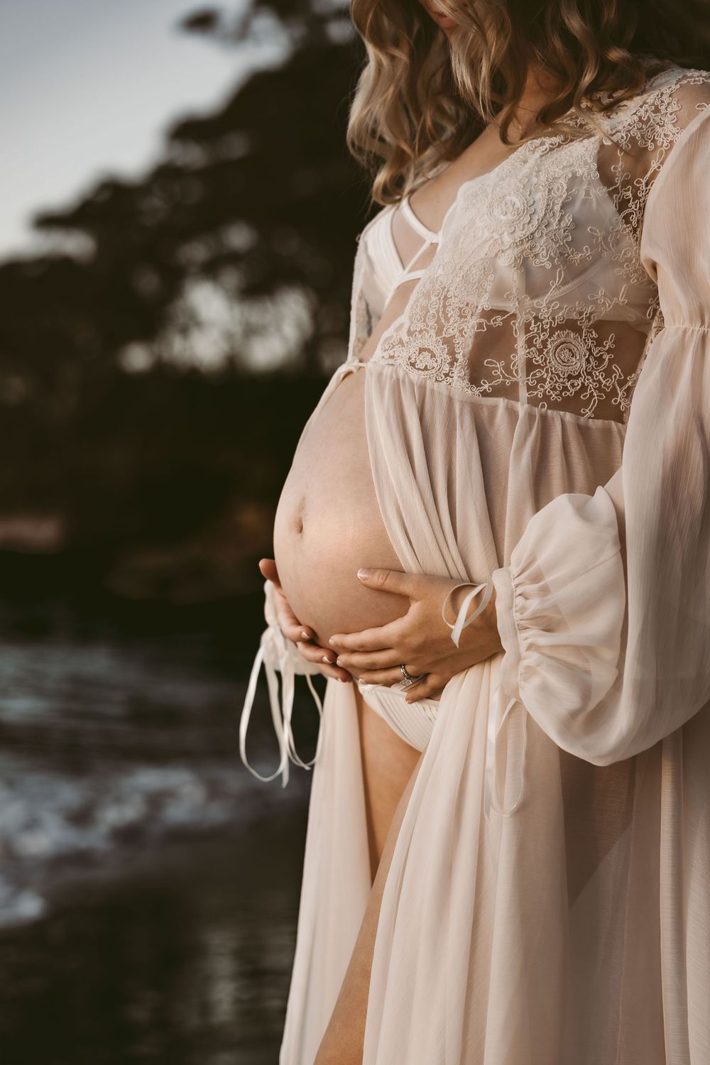maternity-photo-pregant-belly-murrays-beach-jervis-bay-nsw-maternity-photographer-claire-frances-photography
