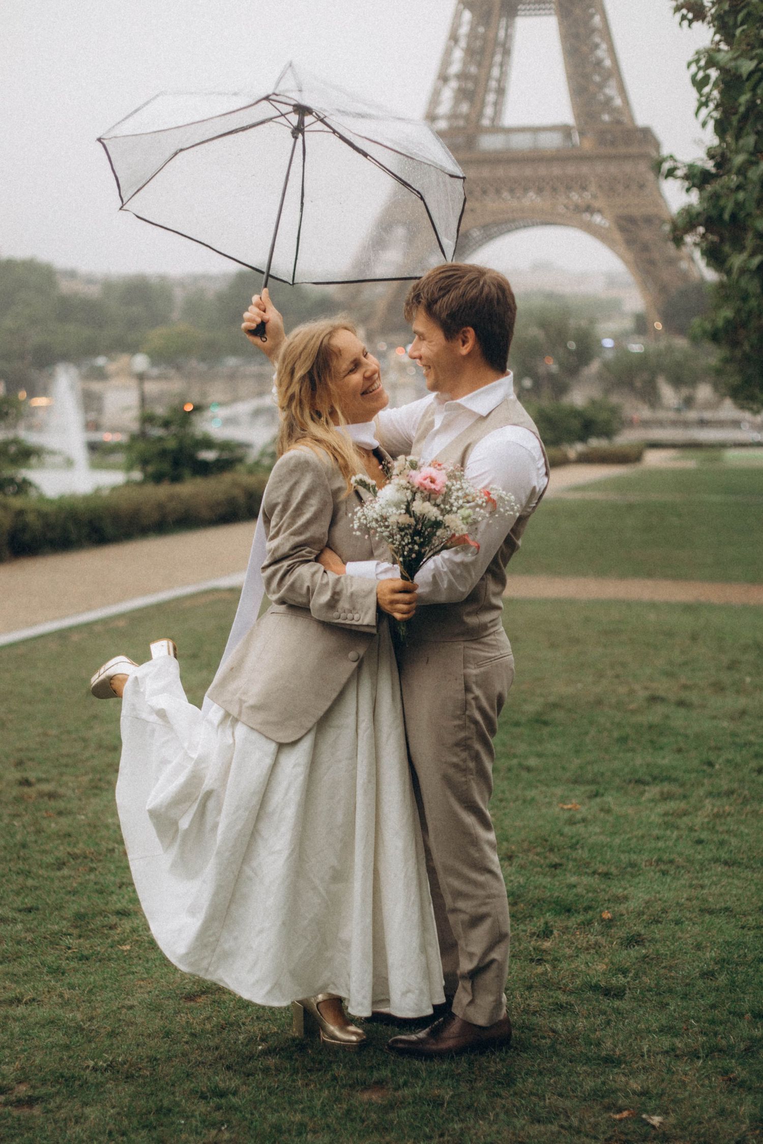 Wedding photoshoot at Trocadéro Paris - Léa Charra