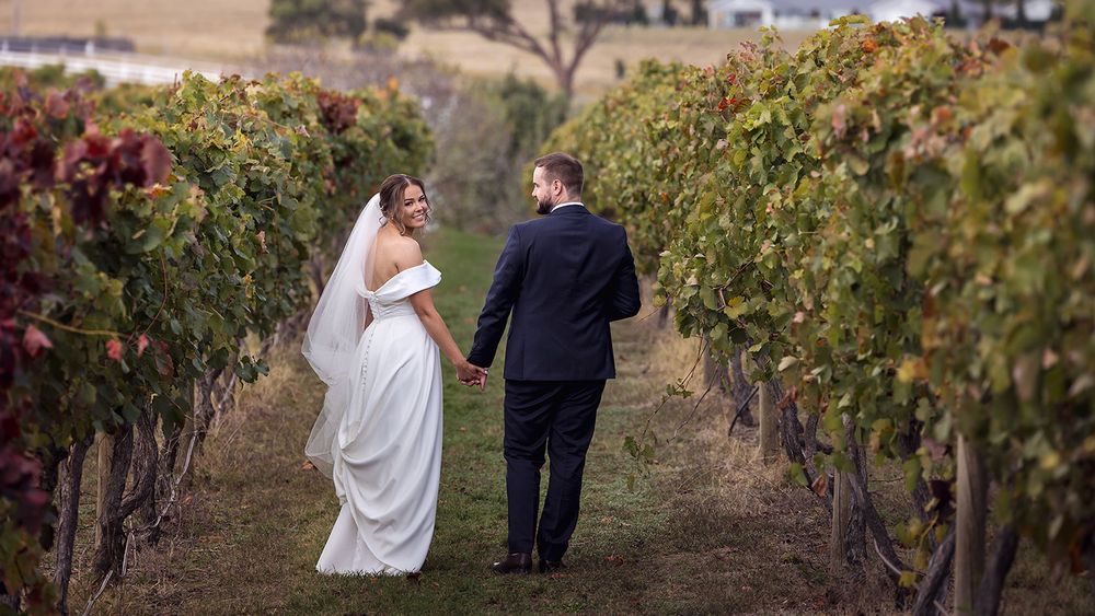 Wedding images by Albury Wodonga Wedding Photographer Jason Robins, 2025 Australian Wedding Photographer of the Year.