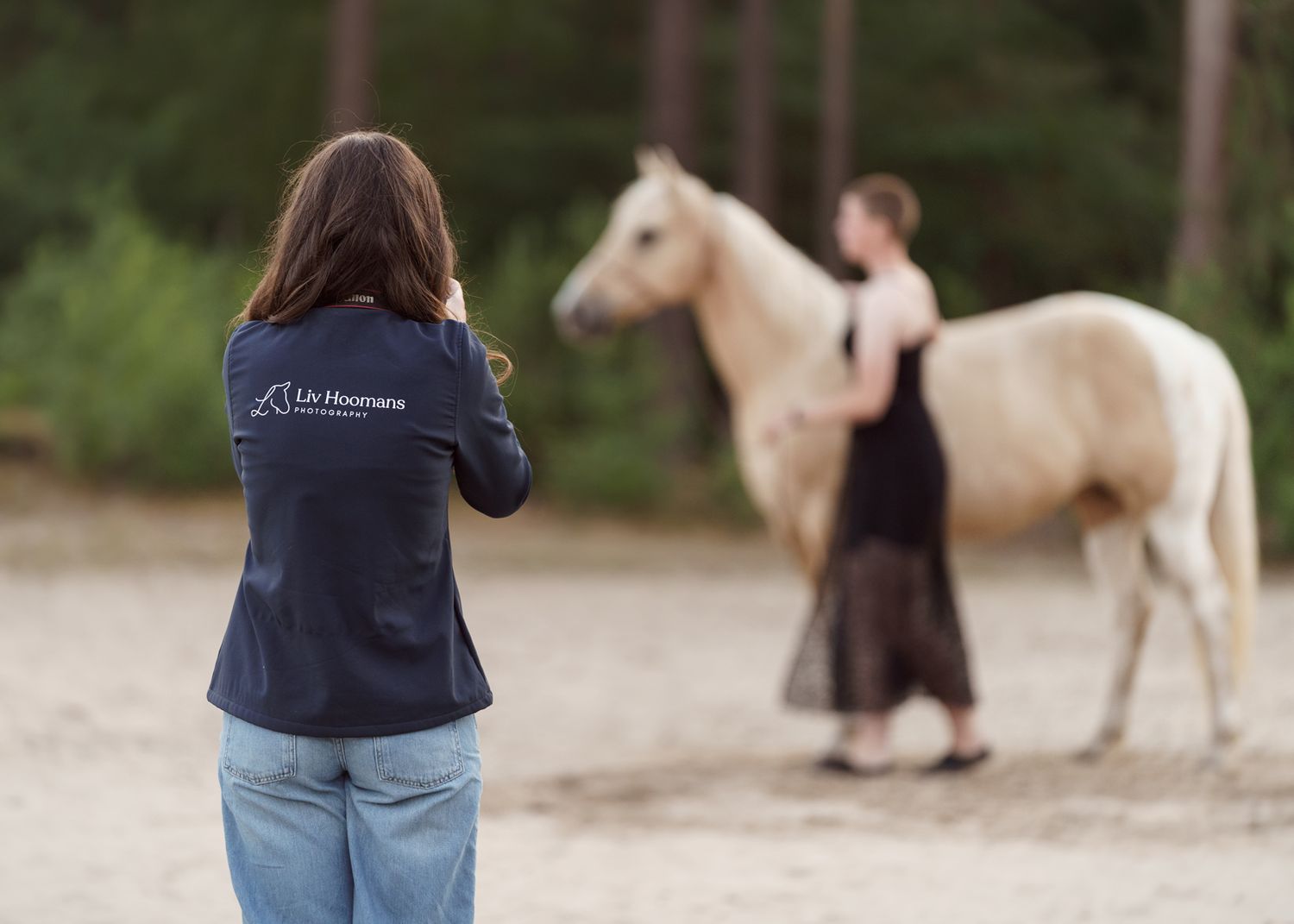Paardenfotograaf Liv Hoomans van LivHoomansPhotography aan het werk Twente