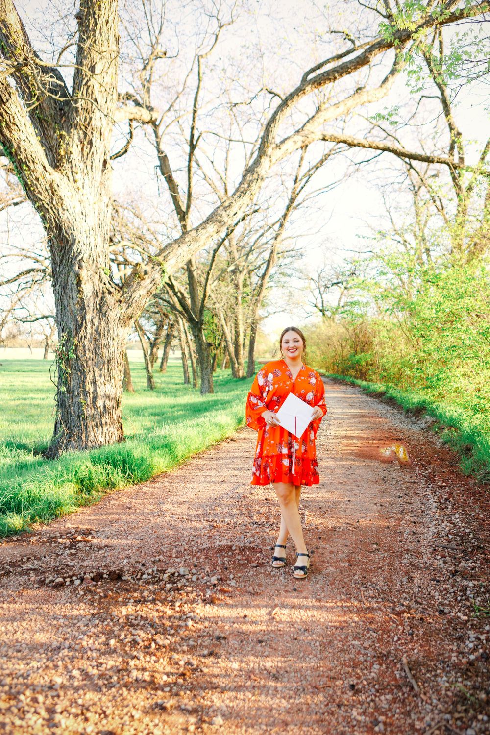 oklahoma senior photographer, senior pics, senior portraits, cap and gown session