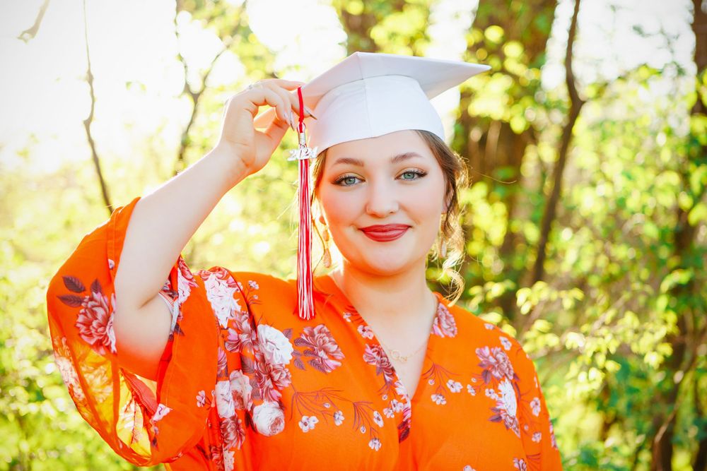 oklahoma senior photographer, senior pics, senior portraits, cap and gown session