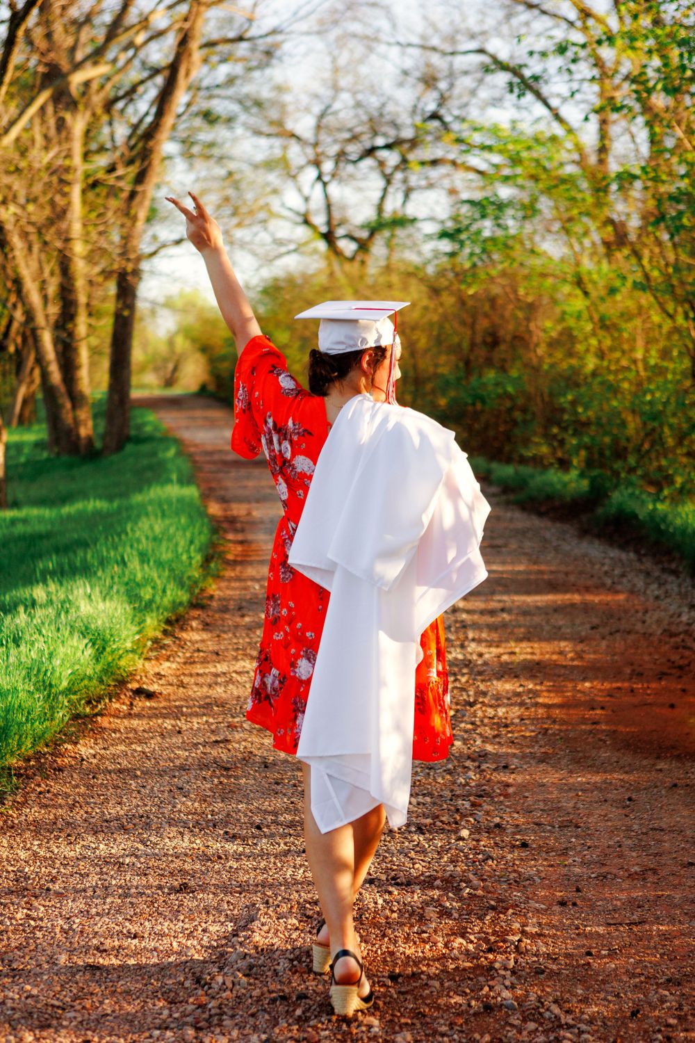 oklahoma senior photographer, senior pics, senior portraits, cap and gown session
