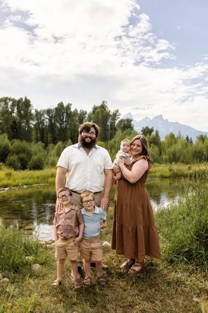 Schwabacher’s Landing family photographer
Grand Teton family photographer
Family photos Schwabacher’s Landing