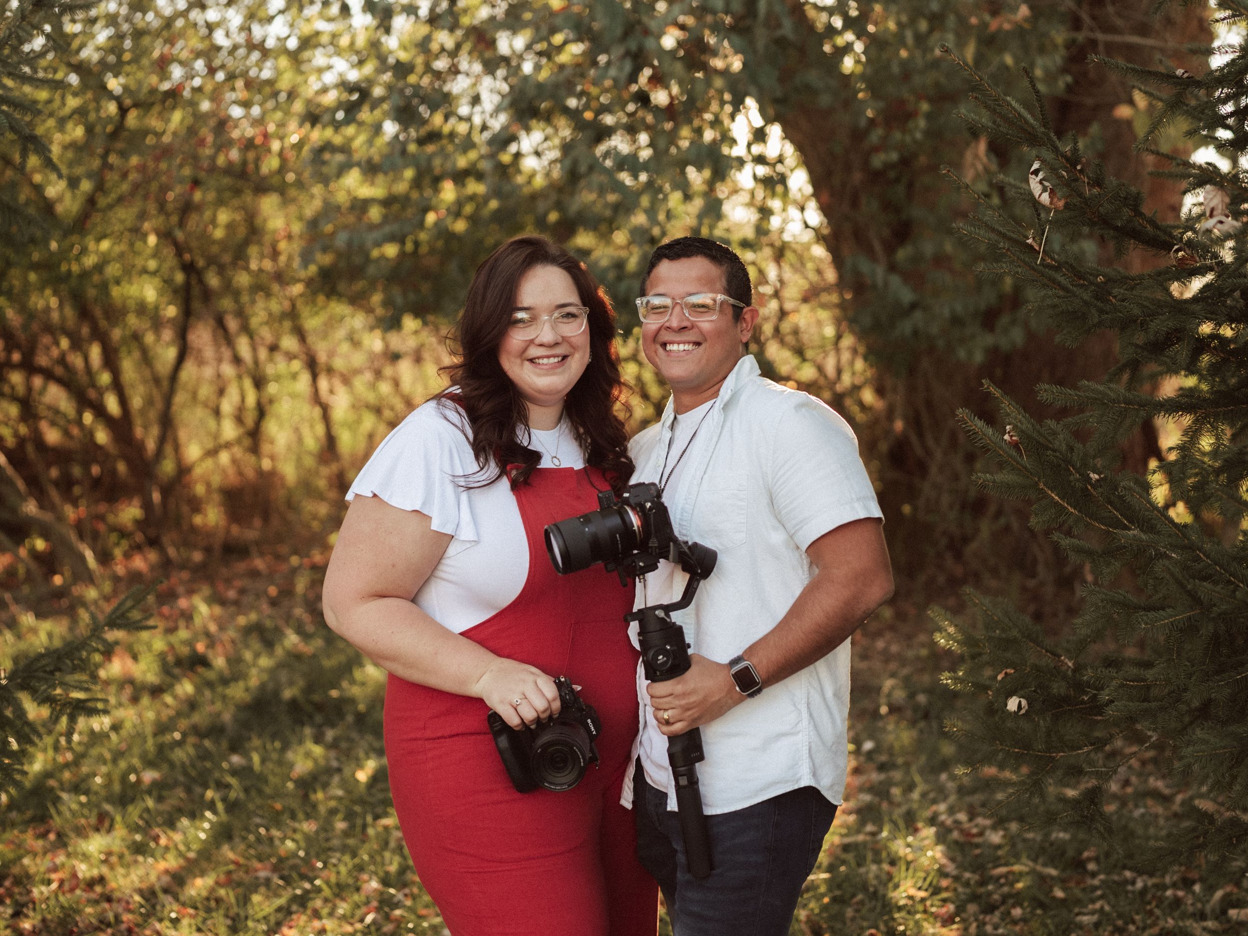 Keylor and Gracie Vega León. Married Wedding Photographer and Videographer Duo, based in Ohio, serving couples, engagements, weddings.