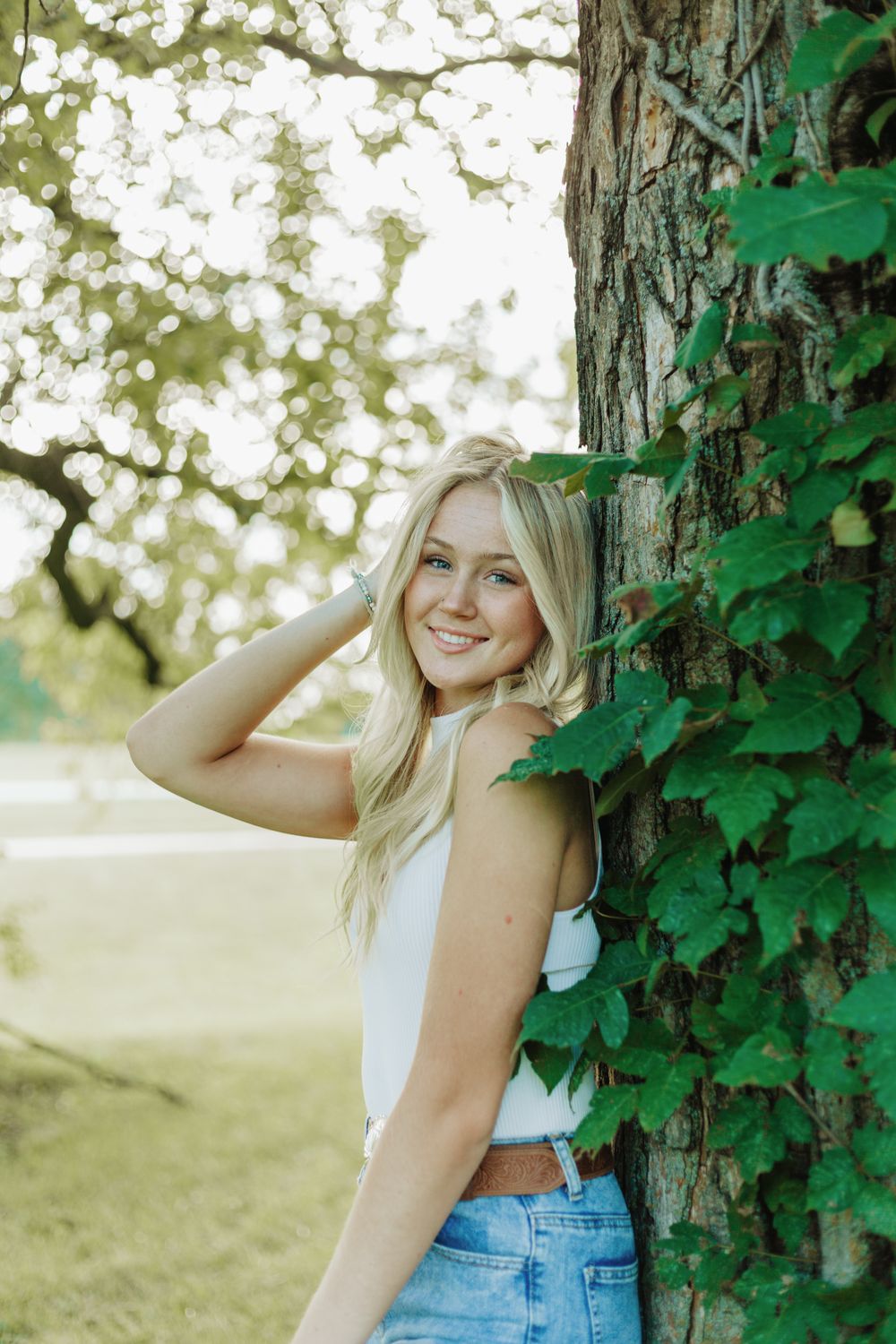 Senior photos in the Kansas City metro by a local senior photographer – modern outdoor portraits with authentic, natural poses.