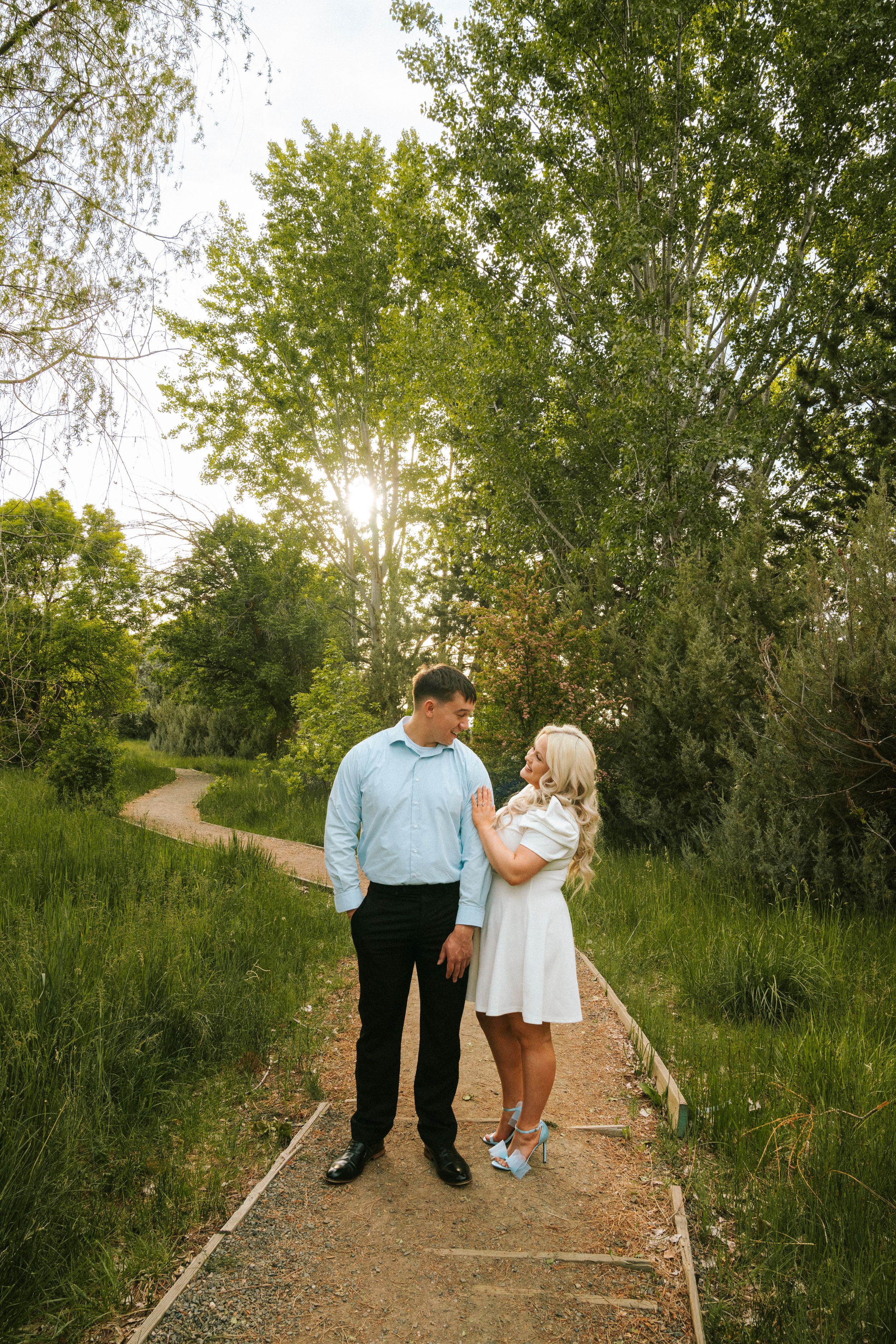 Couples photographer in Ellensburg WA CWU Yakima Cle Elum photographer.