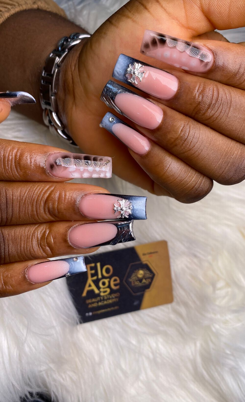 Sweet and beautiful nails made by the best and number one beauty studio in Warri.
Ikeja
Cozy atmosphere
EloAge