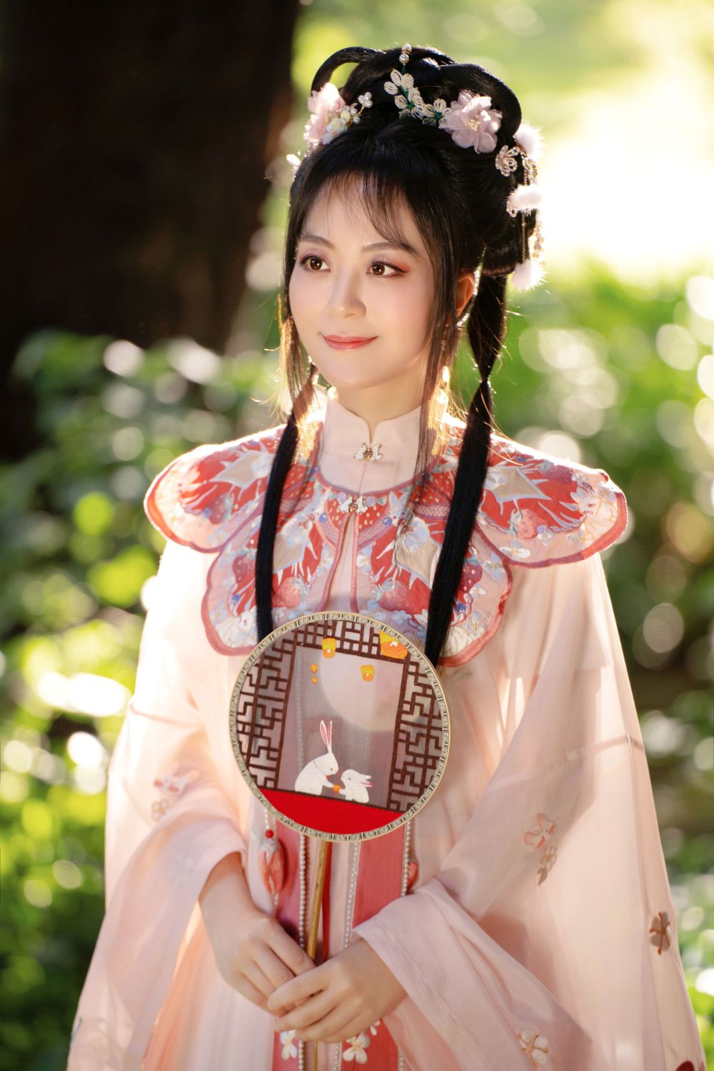 Candid natural light Hanfu family portrait of parents playing happily with kids at Botanic Garden Auckland, by Imagine Image Studio.