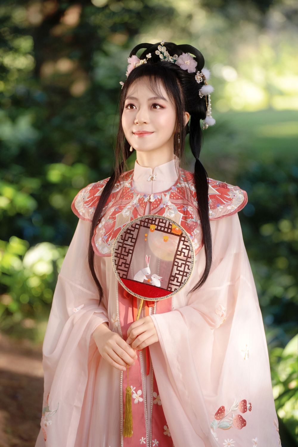Candid natural light Hanfu family portrait of parents playing happily with kids at Botanic Garden Auckland, by Imagine Image Studio.