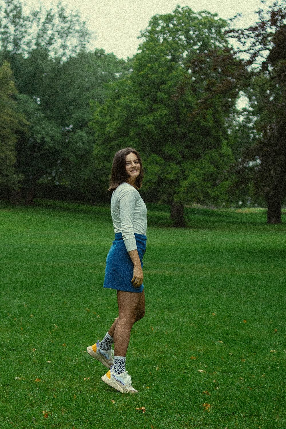 Blüherpark Dresden - Spätsommerliches Parkportrait einer Frau in Bewegung, die sich dreht - Fotoshooting