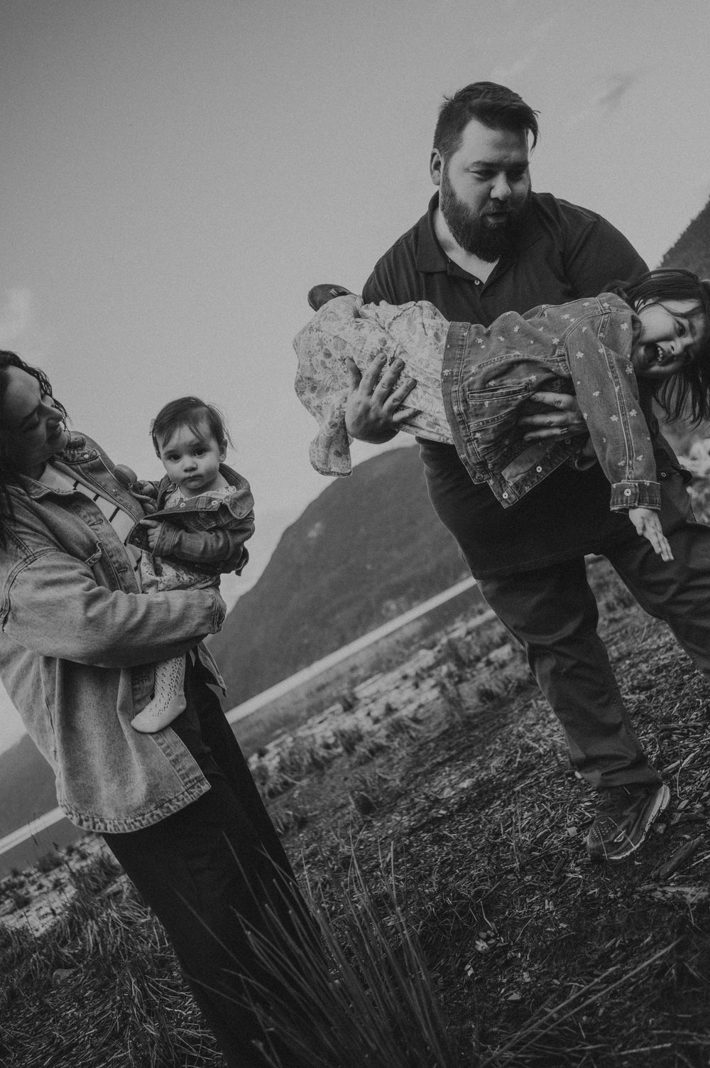 Lifestyle Photography by Marina Dams Outdoors Family Photoshoot Vancouver