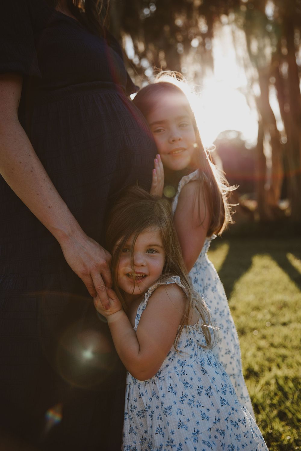 Charleston maternity photographer captures children on moms belly