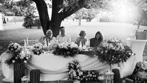 Fotograf za vencanja Srbija Novi Sad  
Wedding photographer Serbia
Mlada i mladoženja za mladenackim stolom
Ljubav na salasu