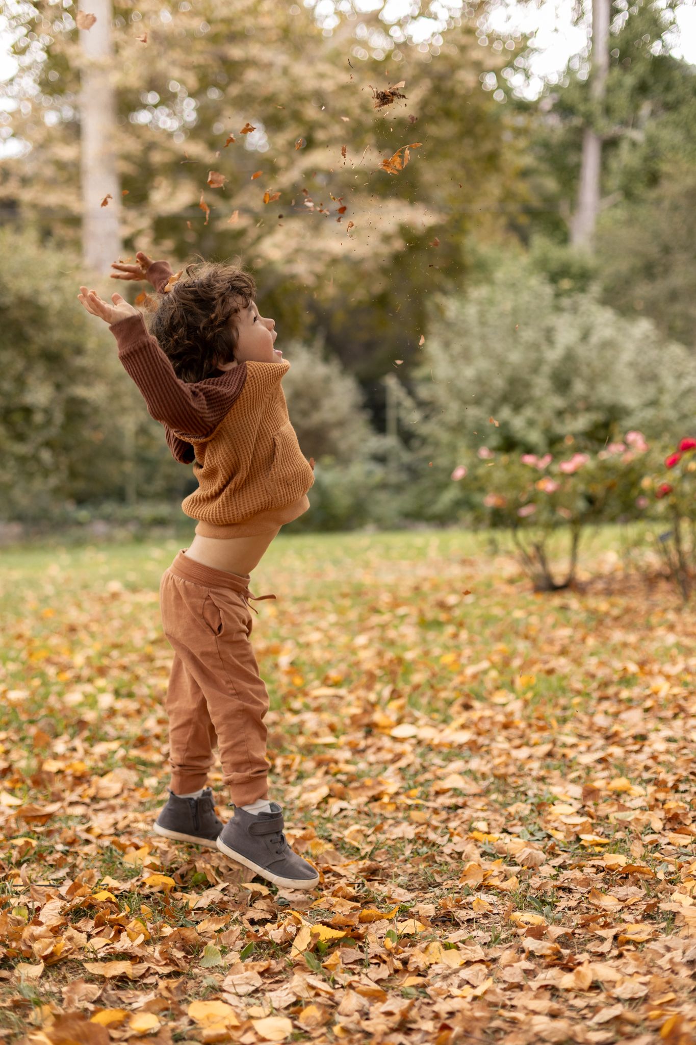 Child playing natural family photographer