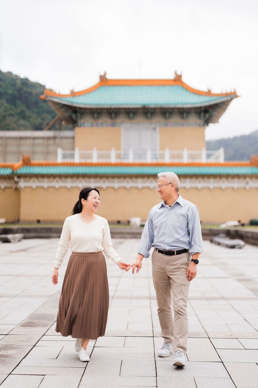 married couple holding hands in National Palace Museum