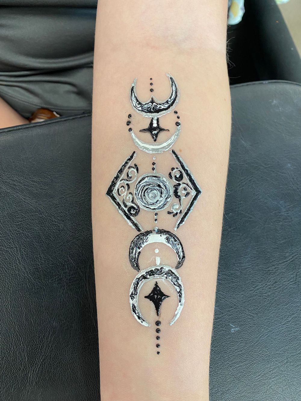 HENNA LACE DESIGN