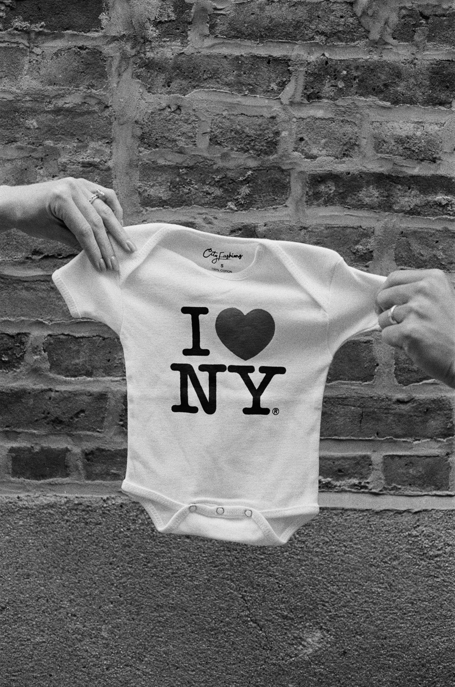 candid and documentary style film photographer capturing family, maternity, newborn, and couples. documenting love stories in NYC