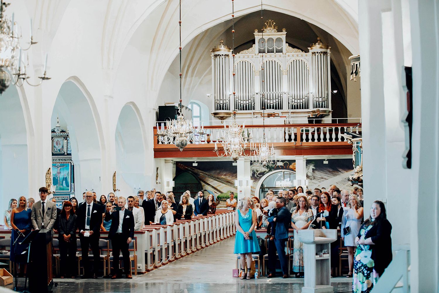 Bröllop i Munktorps kyrka och Köping. Fotograf Rebecca Nordin.