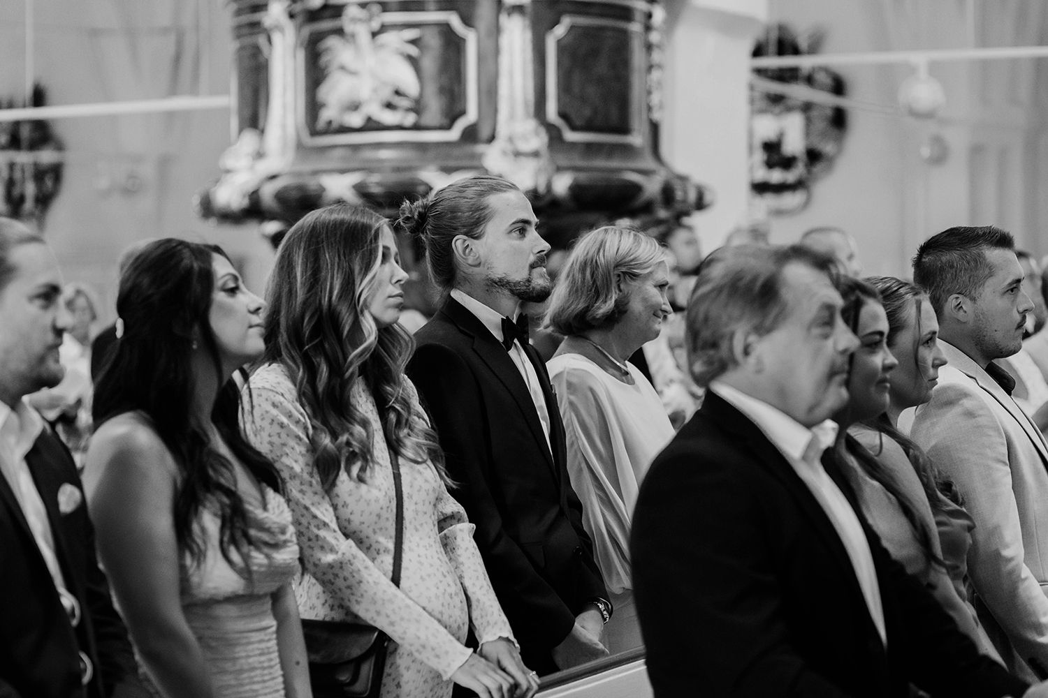 Bröllop i Munktorps kyrka och Köping. Fotograf Rebecca Nordin.