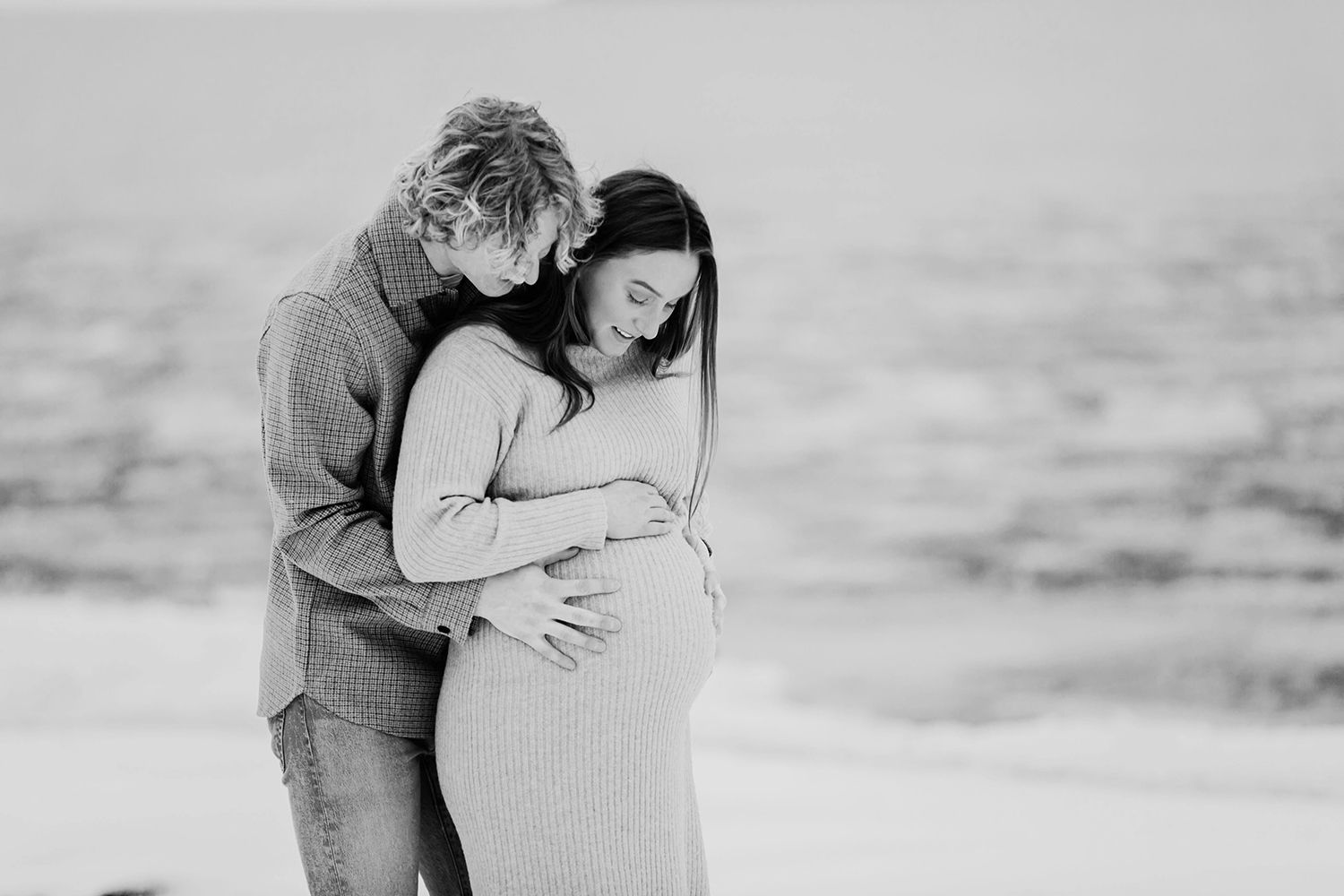 Gravidbilder vid Räggårdsviken på Hammarö. Familjen Palovaara. Fotograf Rebecca Nordin.